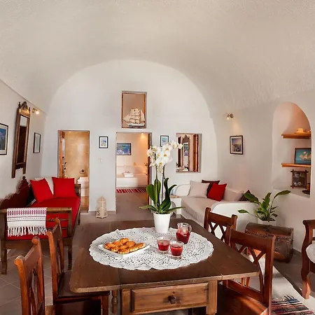 Annio Santorini * Imerovigli (Santorini)